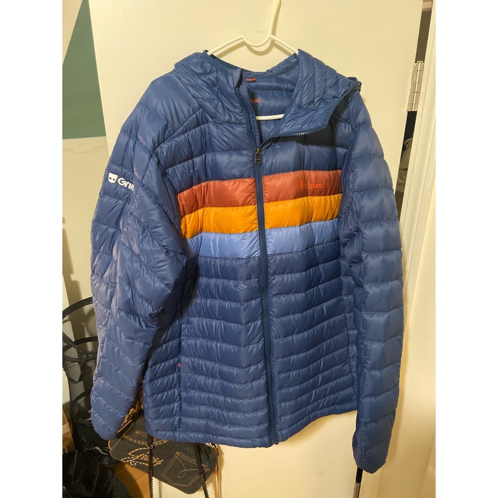 Cotopaxi fuego down hooded jacket large with company logo